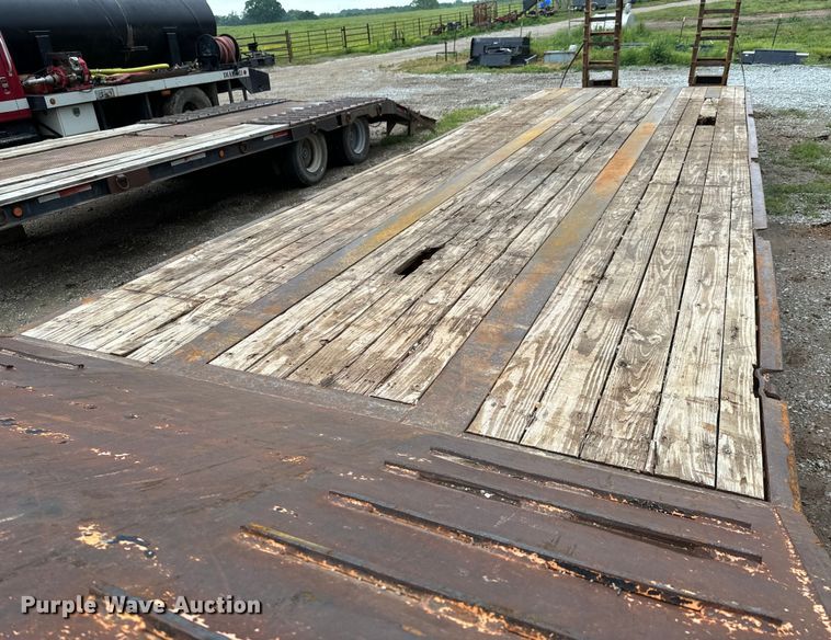 image for item DX0532 2007 Kaufman drop deck equipment trailer