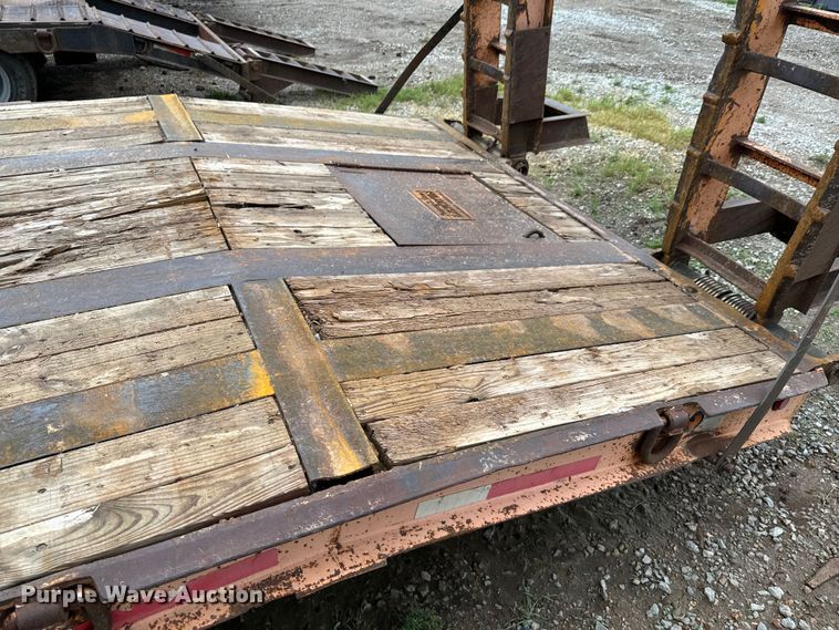 image for item DX0532 2007 Kaufman drop deck equipment trailer