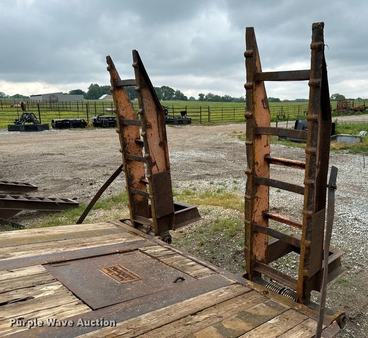 image for item DX0532 2007 Kaufman drop deck equipment trailer