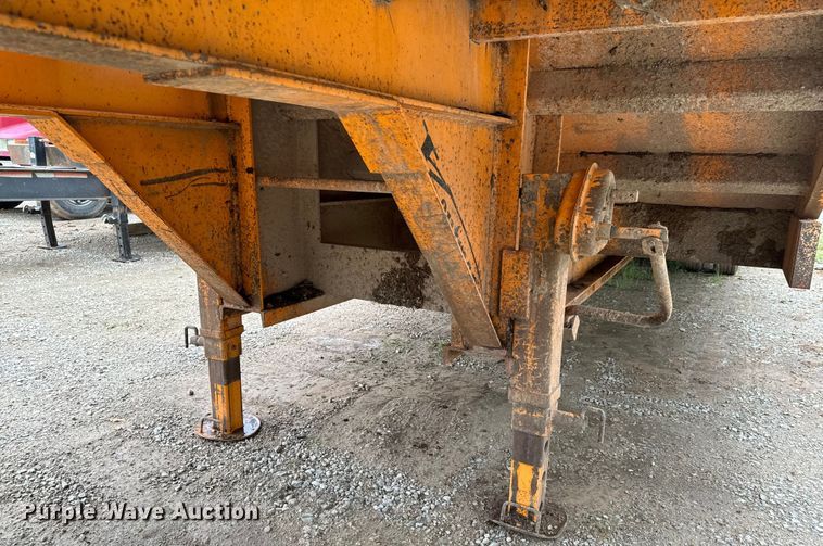 image for item DX0532 2007 Kaufman drop deck equipment trailer