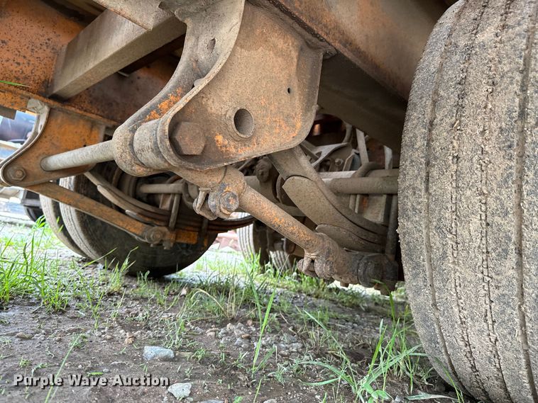 image for item DX0532 2007 Kaufman drop deck equipment trailer