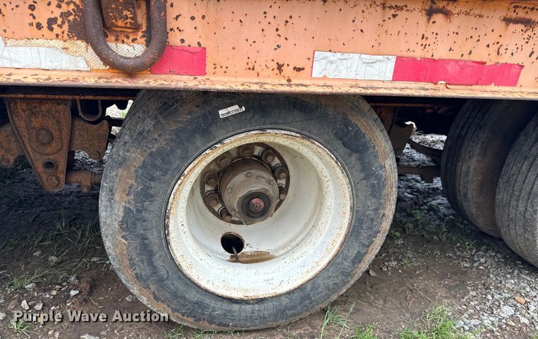 image for item DX0532 2007 Kaufman drop deck equipment trailer