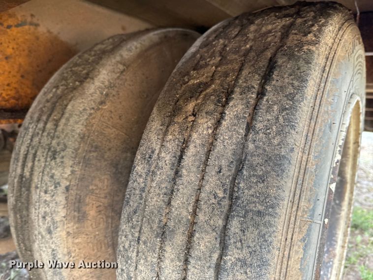 image for item DX0532 2007 Kaufman drop deck equipment trailer