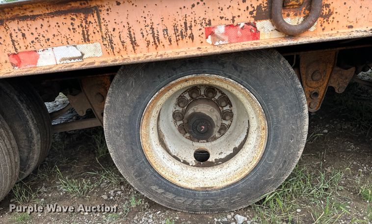 image for item DX0532 2007 Kaufman drop deck equipment trailer