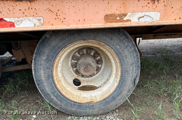 image for item DX0532 2007 Kaufman drop deck equipment trailer