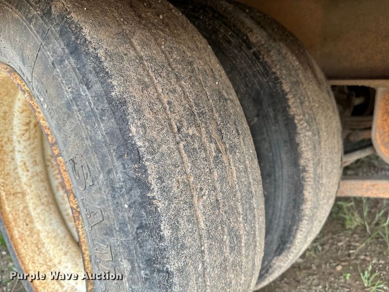 image for item DX0532 2007 Kaufman drop deck equipment trailer