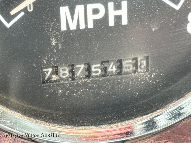 image for item DX0533 2001 International 9200i semi truck