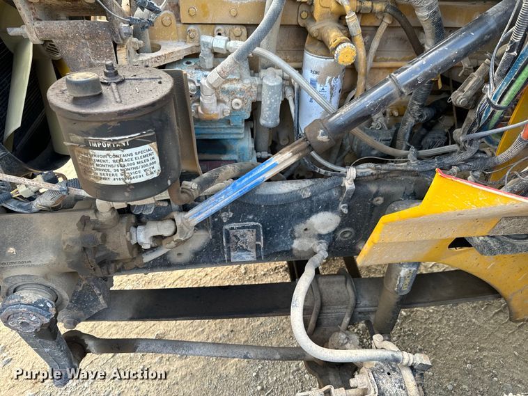 image for item DX0533 2001 International 9200i semi truck