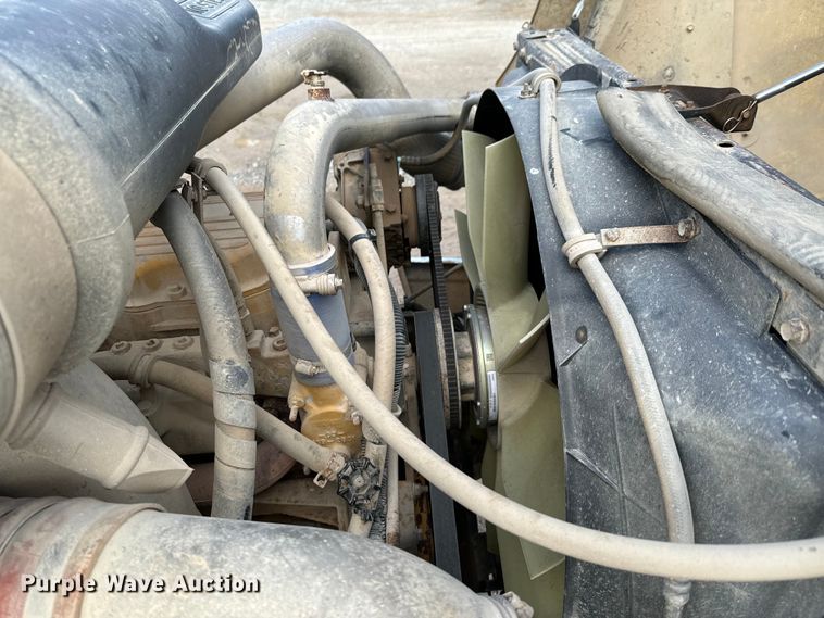 image for item DX0533 2001 International 9200i semi truck