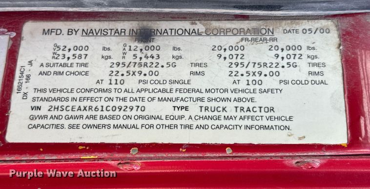 image for item DX0533 2001 International 9200i semi truck