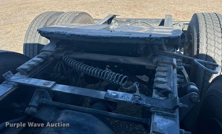 image for item EG1247 2011 Freightliner  Cascadia 113 semi truck