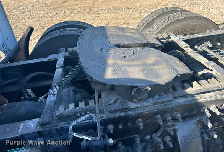 image for item EG1247 2011 Freightliner  Cascadia 113 semi truck