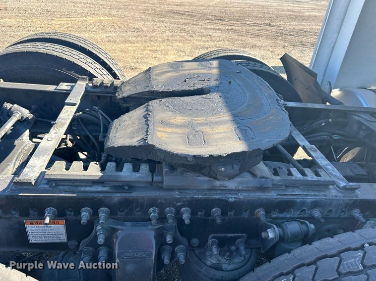 image for item EG1247 2011 Freightliner  Cascadia 113 semi truck