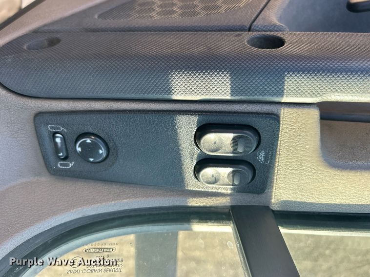 image for item EG1247 2011 Freightliner  Cascadia 113 semi truck