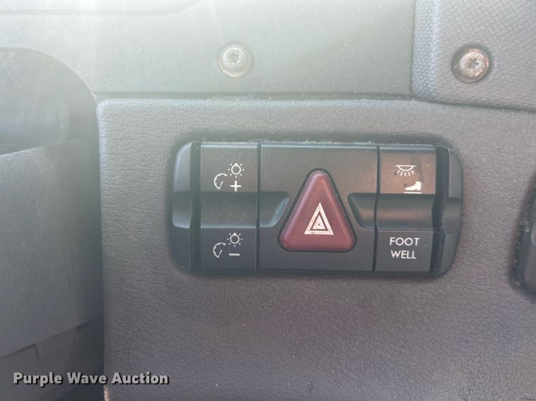 image for item EG1247 2011 Freightliner  Cascadia 113 semi truck