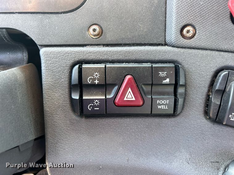 image for item EG1247 2011 Freightliner  Cascadia 113 semi truck