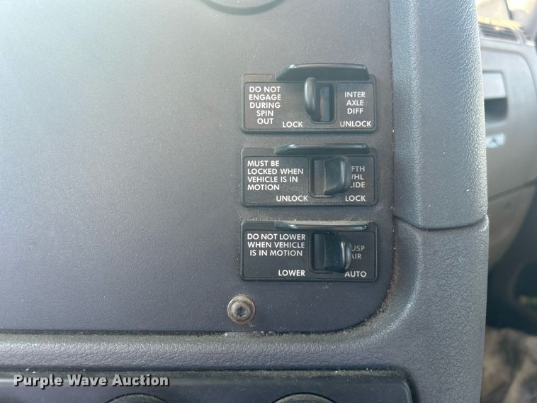 image for item EG1247 2011 Freightliner  Cascadia 113 semi truck