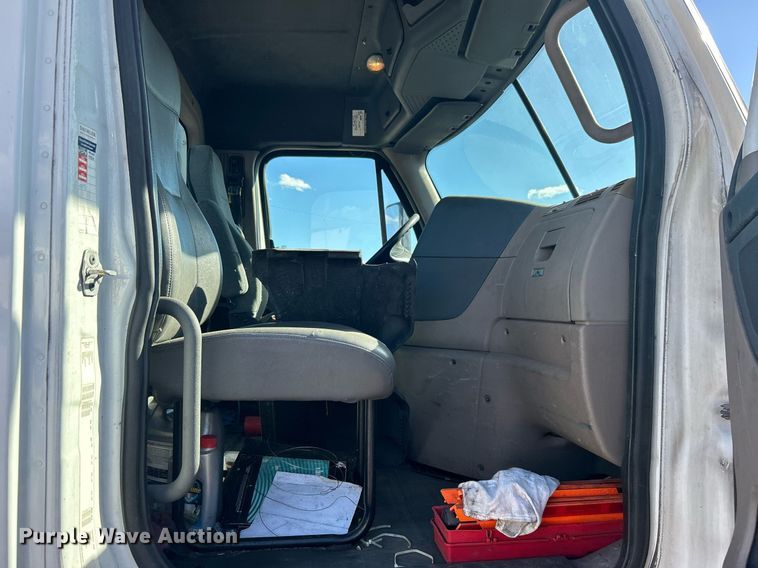 image for item EG1247 2011 Freightliner  Cascadia 113 semi truck