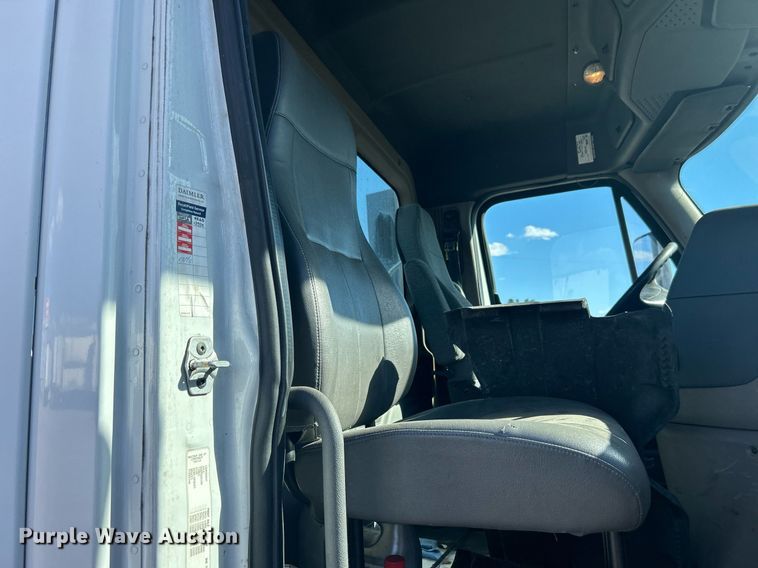 image for item EG1247 2011 Freightliner  Cascadia 113 semi truck