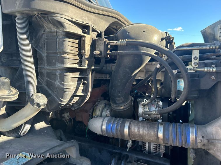 image for item EG1247 2011 Freightliner  Cascadia 113 semi truck