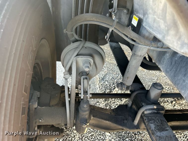 image for item EG1247 2011 Freightliner  Cascadia 113 semi truck