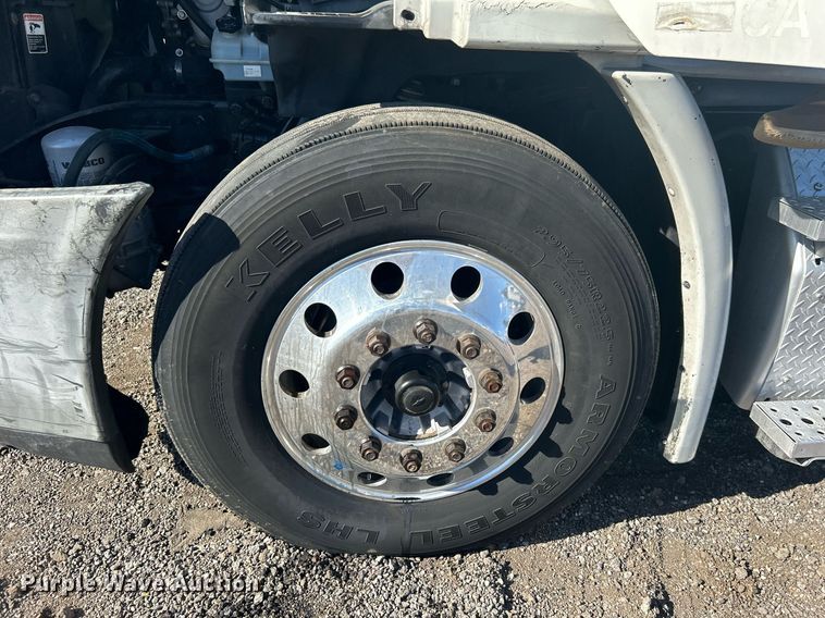 image for item EG1247 2011 Freightliner  Cascadia 113 semi truck