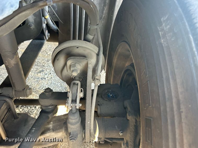 image for item EG1247 2011 Freightliner  Cascadia 113 semi truck