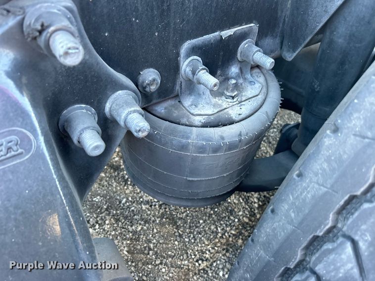 image for item EG1247 2011 Freightliner  Cascadia 113 semi truck