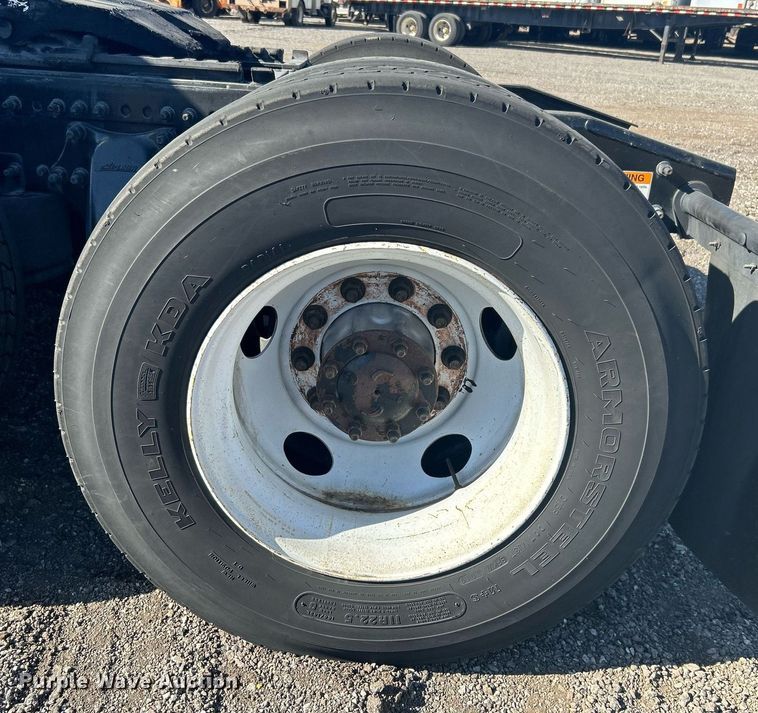 image for item EG1247 2011 Freightliner  Cascadia 113 semi truck