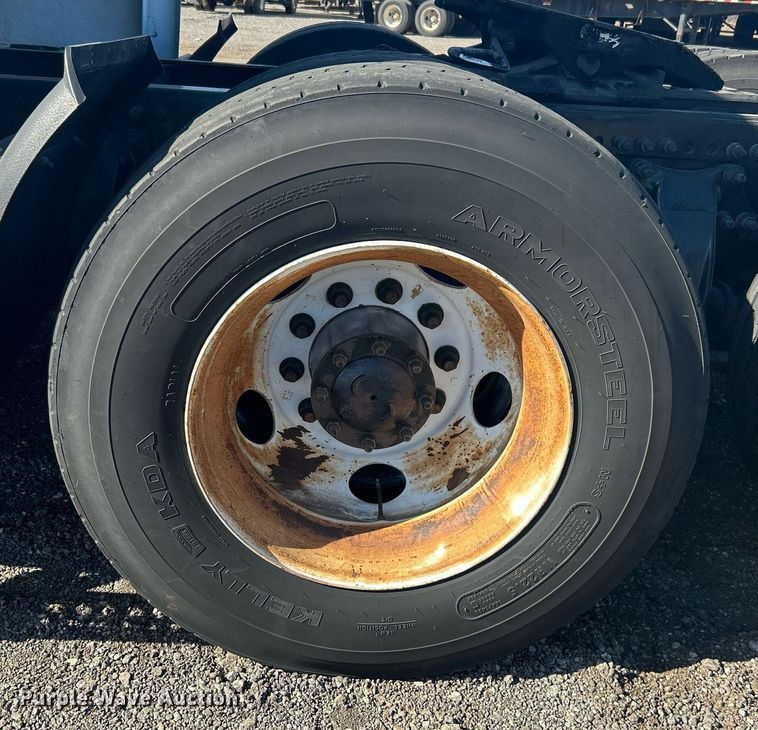 image for item EG1247 2011 Freightliner  Cascadia 113 semi truck