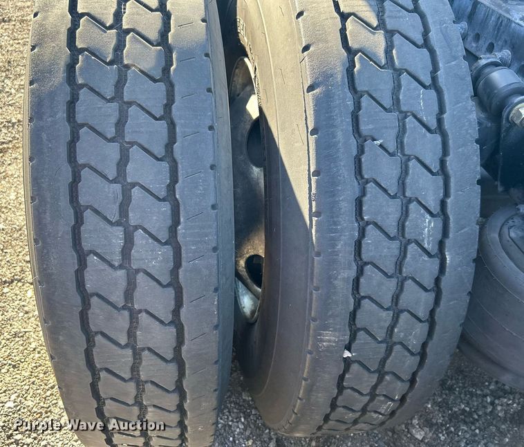 image for item EG1247 2011 Freightliner  Cascadia 113 semi truck