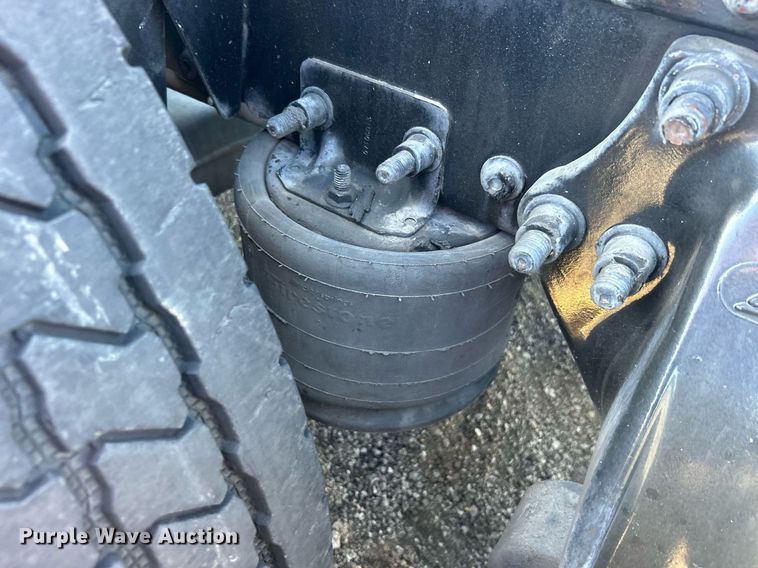 image for item EG1247 2011 Freightliner  Cascadia 113 semi truck