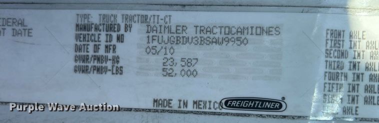 image for item EG1247 2011 Freightliner  Cascadia 113 semi truck