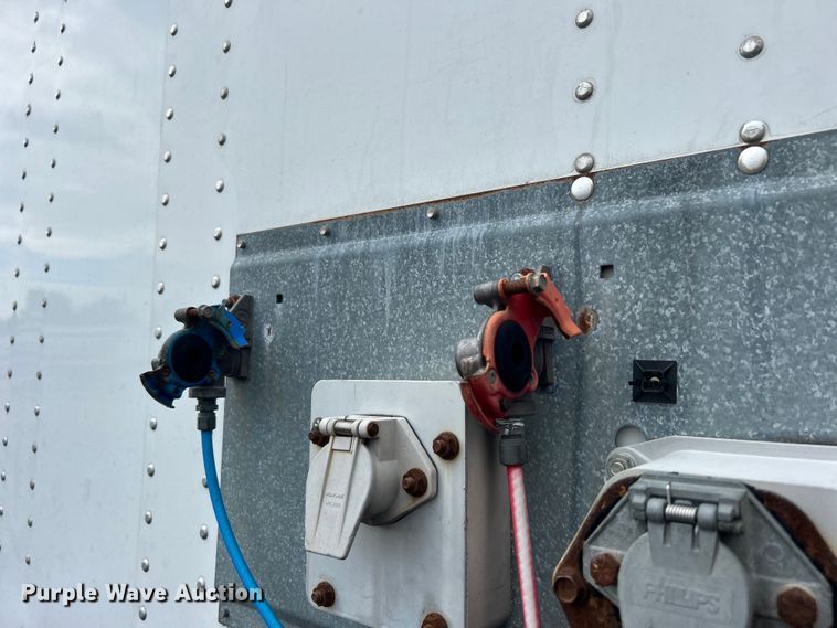 image for item EG1521 2013 Wabash National dry van trailer