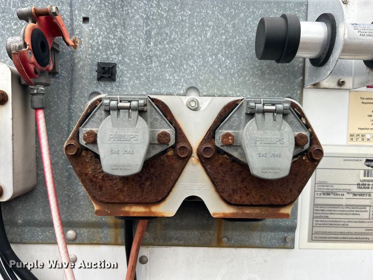 image for item EG1521 2013 Wabash National dry van trailer