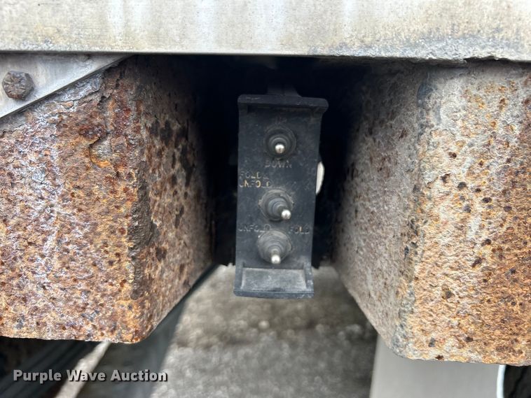 image for item EG1521 2013 Wabash National dry van trailer