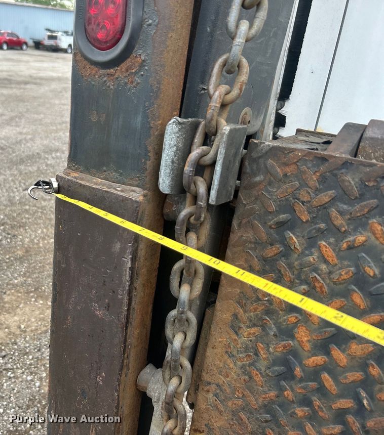 image for item EG1521 2013 Wabash National dry van trailer