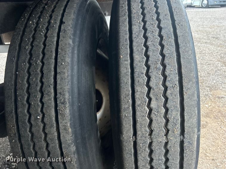 image for item EG1521 2013 Wabash National dry van trailer