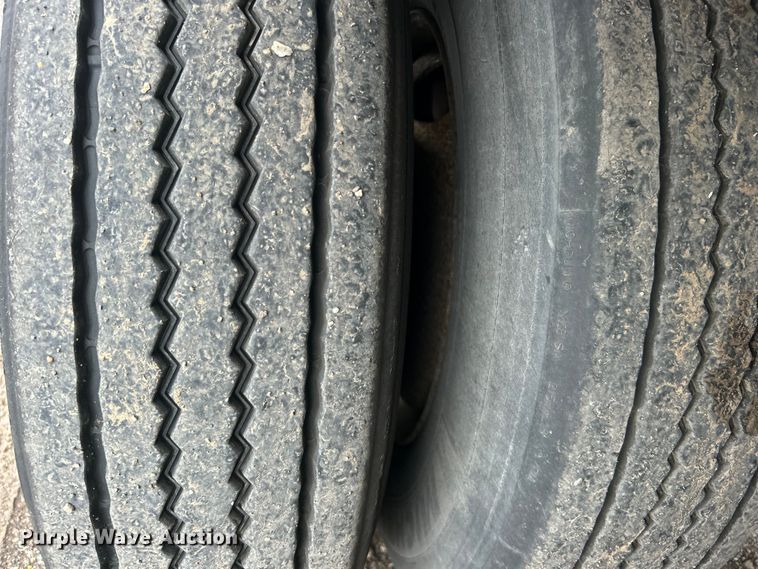 image for item EG1521 2013 Wabash National dry van trailer