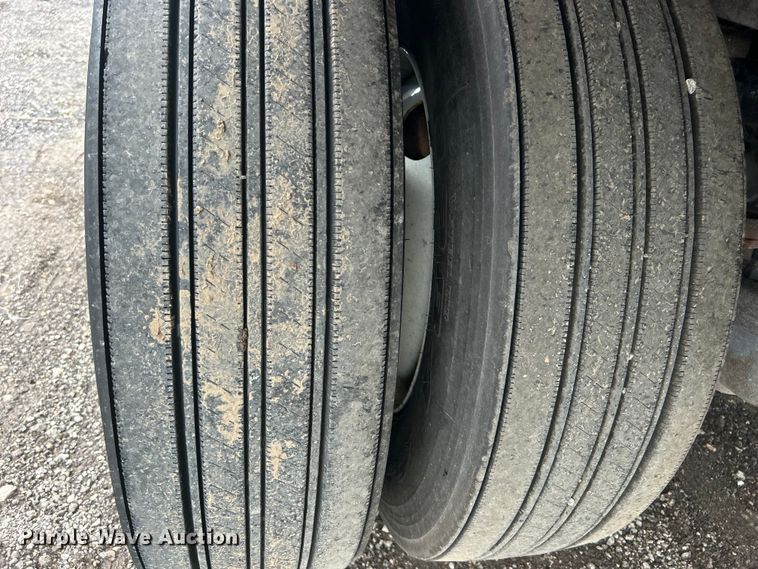 image for item EG1521 2013 Wabash National dry van trailer