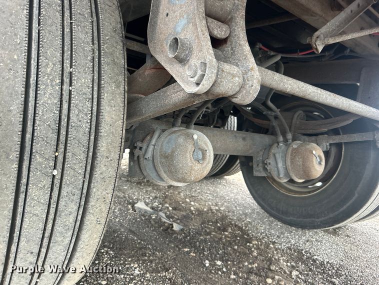 image for item EG1521 2013 Wabash National dry van trailer