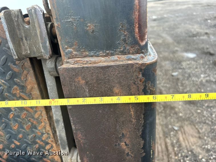 image for item EG1521 2013 Wabash National dry van trailer