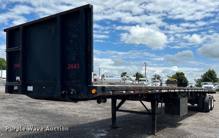 image for item EG1523 2004 Great Dane flatbed trailer