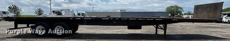 image for item EG1523 2004 Great Dane flatbed trailer