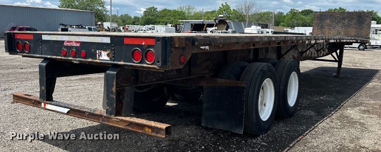 image for item EG1523 2004 Great Dane flatbed trailer