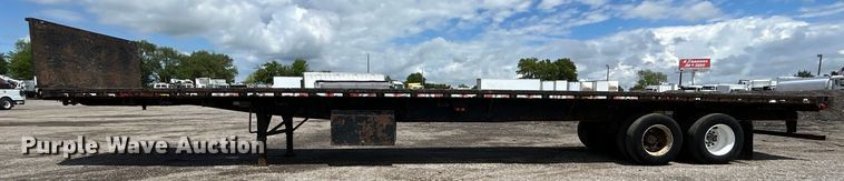 image for item EG1523 2004 Great Dane flatbed trailer