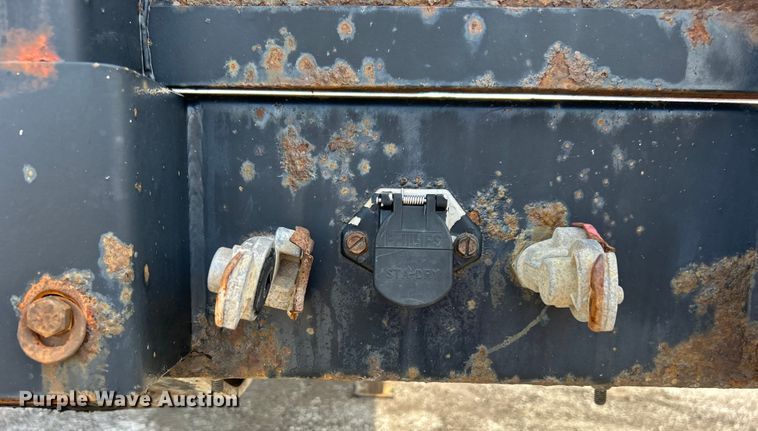 image for item EG1523 2004 Great Dane flatbed trailer