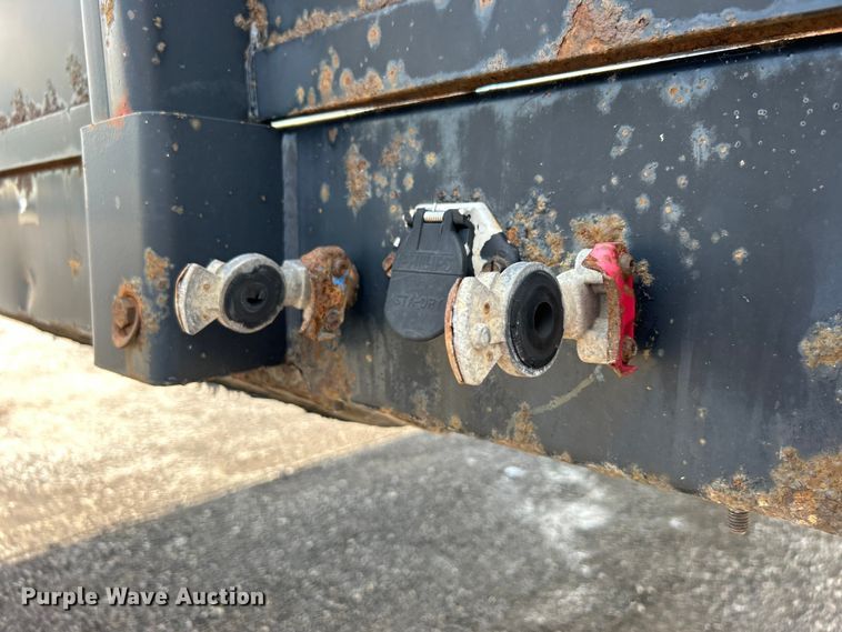 image for item EG1523 2004 Great Dane flatbed trailer