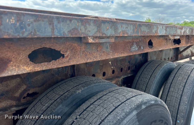 image for item EG1523 2004 Great Dane flatbed trailer