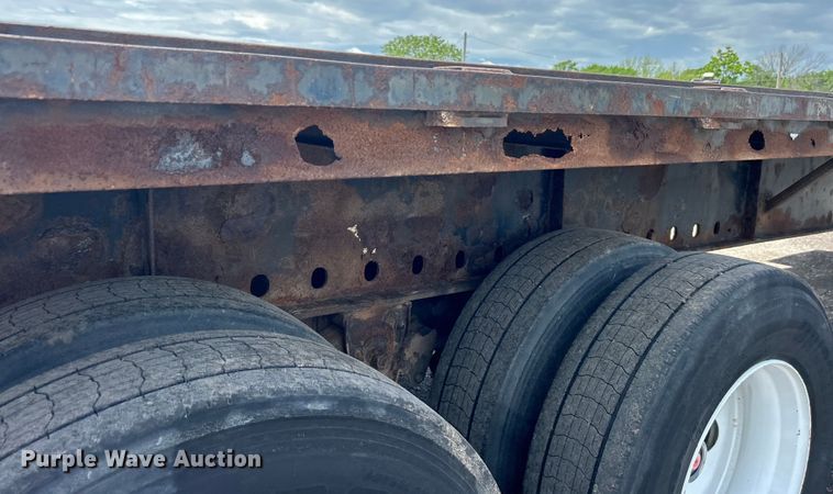 image for item EG1523 2004 Great Dane flatbed trailer